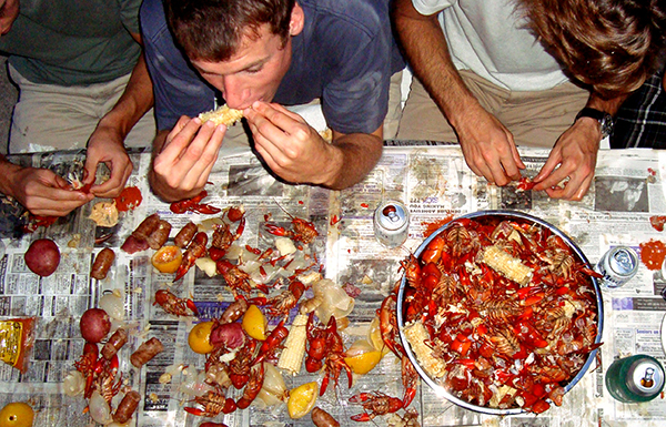 singing crab table feast
